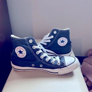 Navy blue converse